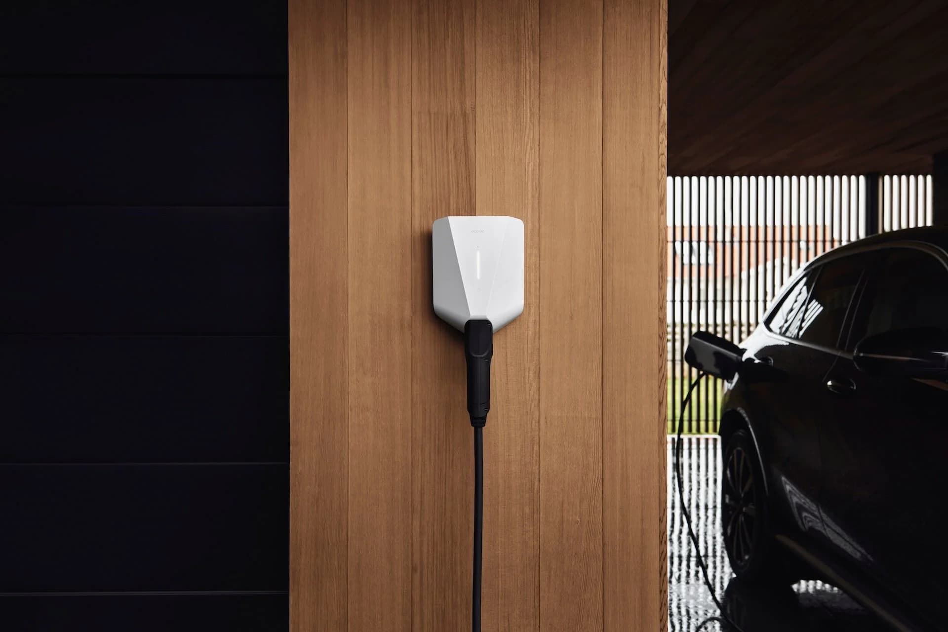 Wallbox im Carport für solaroptimiertes Laden mit Photovoltaik